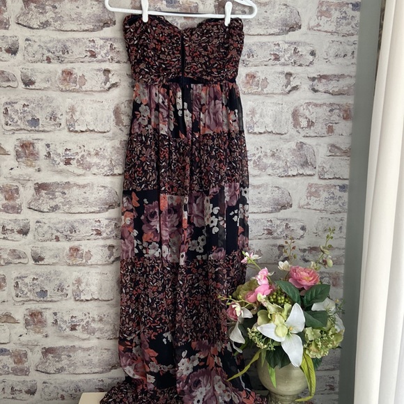 Le Chateau Maxi Dress - Picture 4 of 7